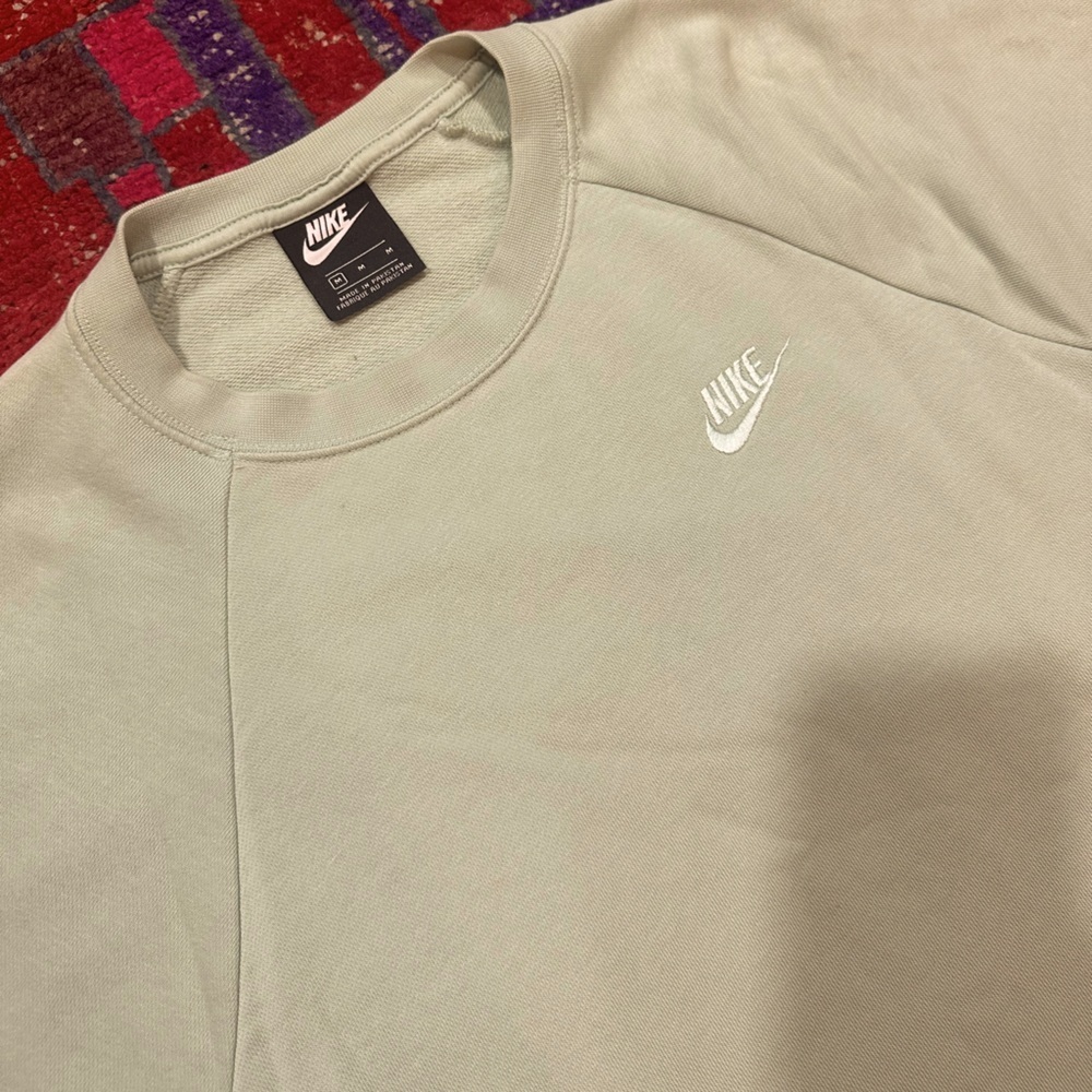 NIKE Cropped Light Green Sweatshirt Sz M - Picture 2 of 11